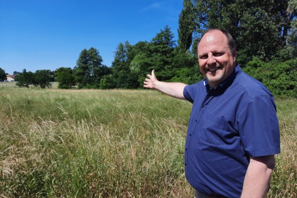 Wotzeldorf: Christian Vogel zeigt wie schön grün es hier ist